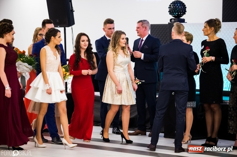 Zdjęcie w galerii na portalu naszraciborz.pl: Ekonomik bawi się na studniówce w Zakrzowie wiadomości z regionu