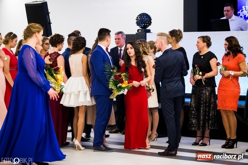 Zdjęcie w galerii na portalu naszraciborz.pl: Ekonomik bawi się na studniówce w Zakrzowie wiadomości z regionu