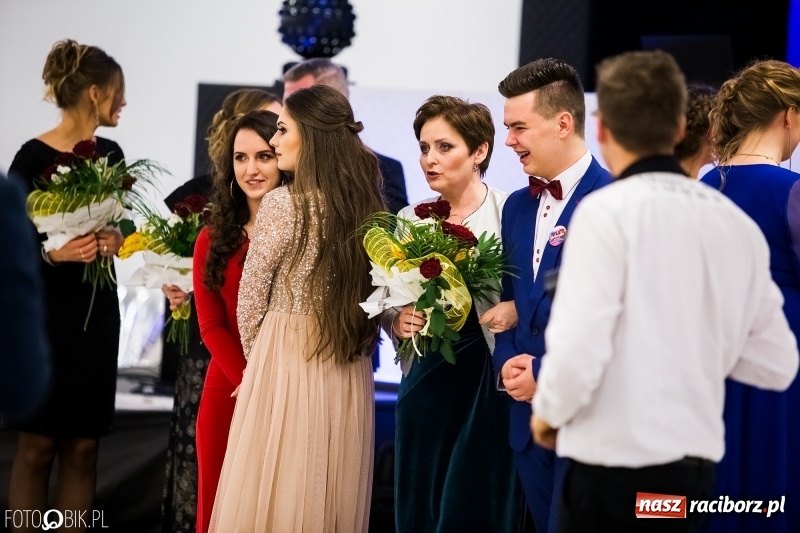 Zdjęcie w galerii na portalu naszraciborz.pl: Ekonomik bawi się na studniówce w Zakrzowie wiadomości z regionu