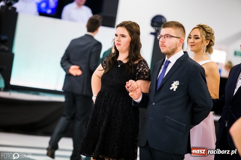 Zdjęcie w galerii na portalu naszraciborz.pl: Ekonomik bawi się na studniówce w Zakrzowie wiadomości z regionu