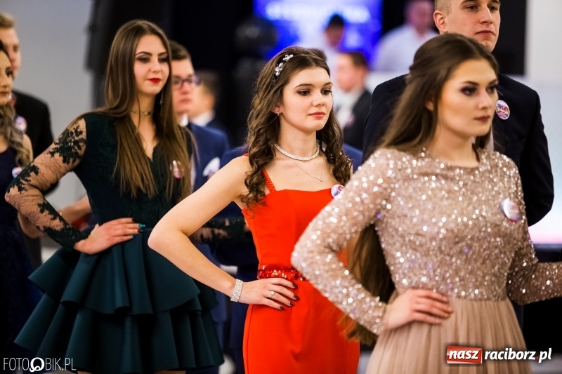 Zdjęcie w galerii na portalu naszraciborz.pl: Ekonomik bawi się na studniówce w Zakrzowie wiadomości z regionu