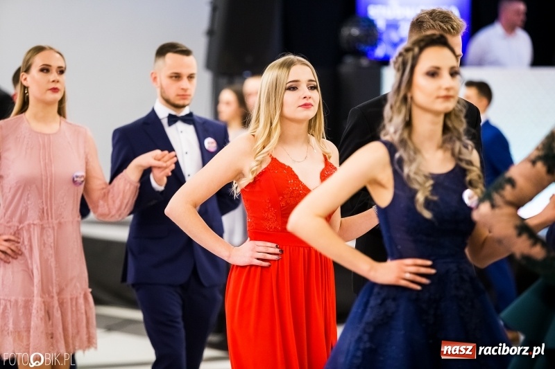 Zdjęcie w galerii na portalu naszraciborz.pl: Ekonomik bawi się na studniówce w Zakrzowie wiadomości z regionu