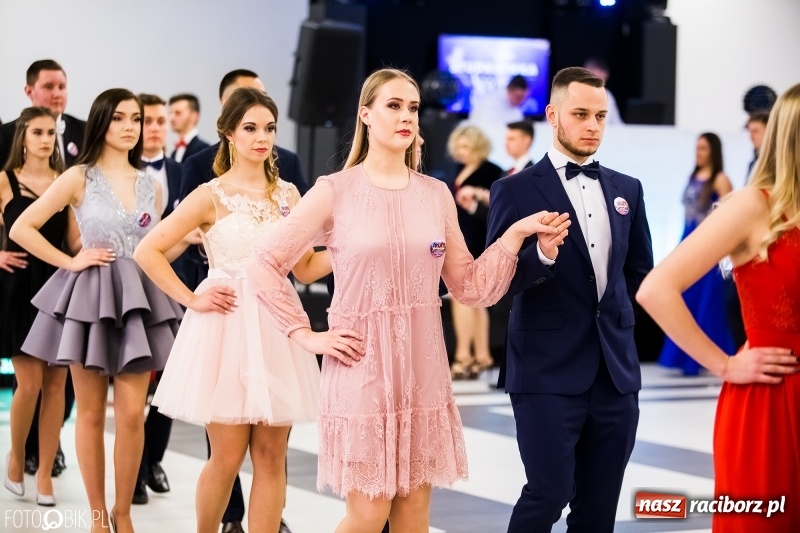 Zdjęcie w galerii na portalu naszraciborz.pl: Ekonomik bawi się na studniówce w Zakrzowie wiadomości z regionu