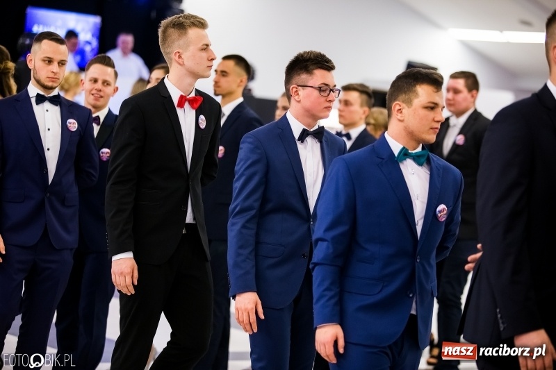 Zdjęcie w galerii na portalu naszraciborz.pl: Ekonomik bawi się na studniówce w Zakrzowie wiadomości z regionu