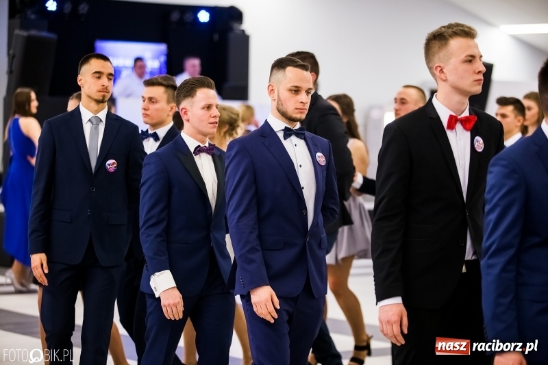 Zdjęcie w galerii na portalu naszraciborz.pl: Ekonomik bawi się na studniówce w Zakrzowie wiadomości z regionu