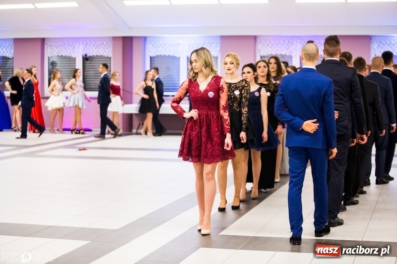 Zdjęcie w galerii na portalu naszraciborz.pl: Ekonomik bawi się na studniówce w Zakrzowie wiadomości z regionu