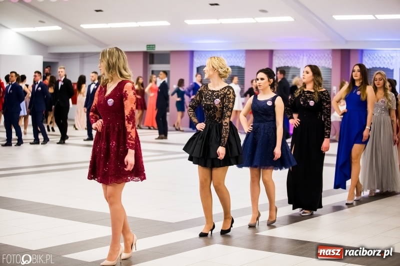 Zdjęcie w galerii na portalu naszraciborz.pl: Ekonomik bawi się na studniówce w Zakrzowie wiadomości z regionu