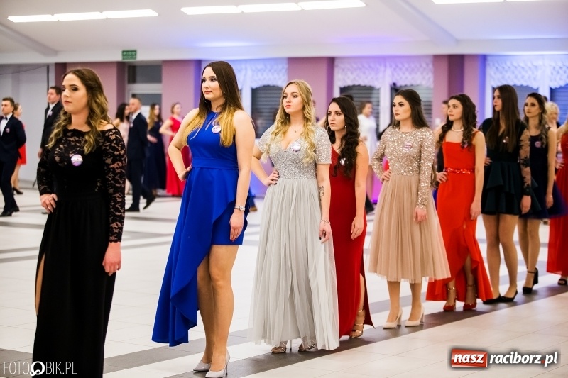 Zdjęcie w galerii na portalu naszraciborz.pl: Ekonomik bawi się na studniówce w Zakrzowie wiadomości z regionu