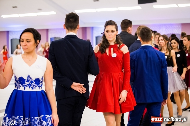 Zdjęcie w galerii na portalu naszraciborz.pl: Ekonomik bawi się na studniówce w Zakrzowie wiadomości z regionu