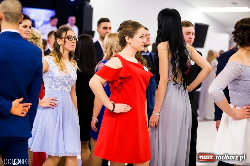 Zdjęcie w galerii na portalu naszraciborz.pl: Ekonomik bawi się na studniówce w Zakrzowie wiadomości z regionu