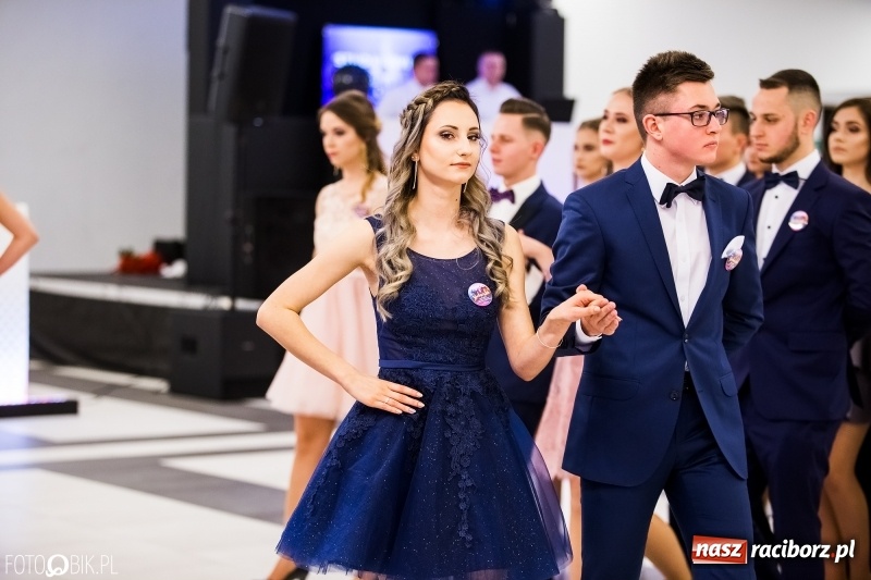 Zdjęcie w galerii na portalu naszraciborz.pl: Ekonomik bawi się na studniówce w Zakrzowie wiadomości z regionu