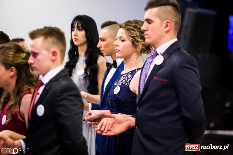 Zdjęcie w galerii na portalu naszraciborz.pl: Ekonomik bawi się na studniówce w Zakrzowie wiadomości z regionu