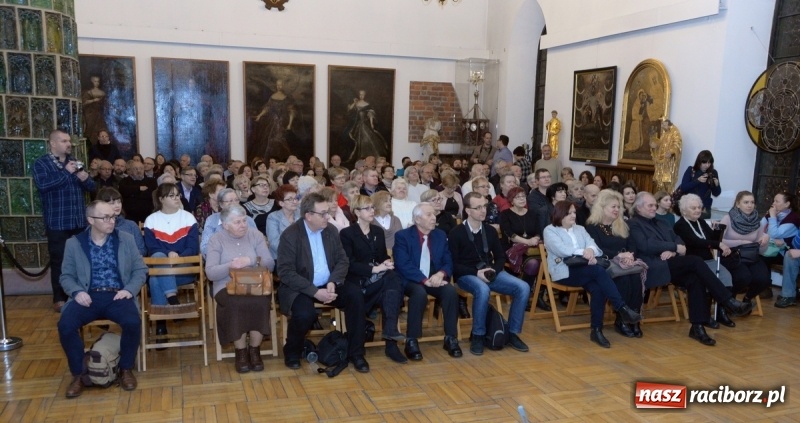 Zdjęcie w galerii na portalu naszraciborz.pl: Chasydzi w Lelowie w raciborskim Muzeum. Koncert i skrzynka piwa WIDEO wiadomości z regionu