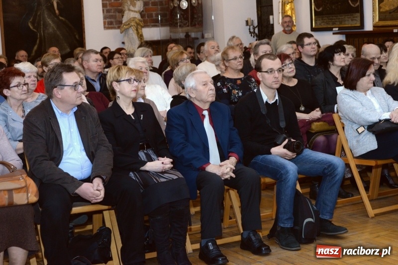 Zdjęcie w galerii na portalu naszraciborz.pl: Chasydzi w Lelowie w raciborskim Muzeum. Koncert i skrzynka piwa WIDEO wiadomości z regionu