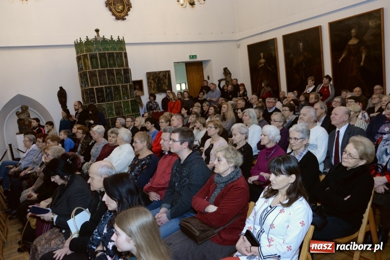 Zdjęcie w galerii na portalu naszraciborz.pl: Chasydzi w Lelowie w raciborskim Muzeum. Koncert i skrzynka piwa WIDEO wiadomości z regionu