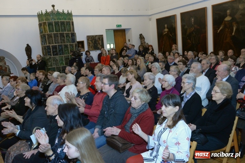 Zdjęcie w galerii na portalu naszraciborz.pl: Chasydzi w Lelowie w raciborskim Muzeum. Koncert i skrzynka piwa WIDEO wiadomości z regionu
