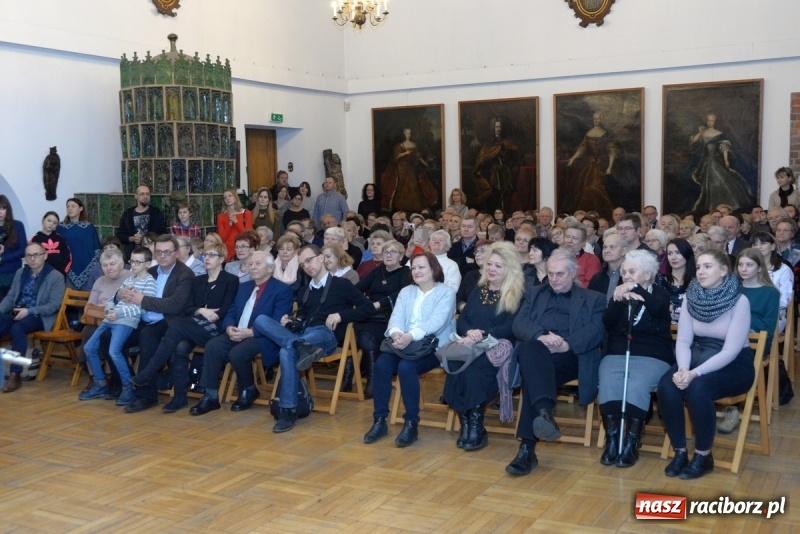 Zdjęcie w galerii na portalu naszraciborz.pl: Chasydzi w Lelowie w raciborskim Muzeum. Koncert i skrzynka piwa WIDEO wiadomości z regionu