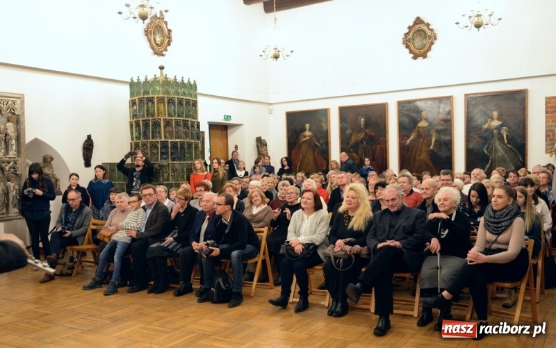 Zdjęcie w galerii na portalu naszraciborz.pl: Chasydzi w Lelowie w raciborskim Muzeum. Koncert i skrzynka piwa WIDEO wiadomości z regionu