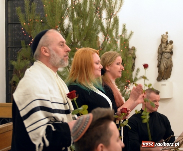 Zdjęcie w galerii na portalu naszraciborz.pl: Chasydzi w Lelowie w raciborskim Muzeum. Koncert i skrzynka piwa WIDEO wiadomości z regionu