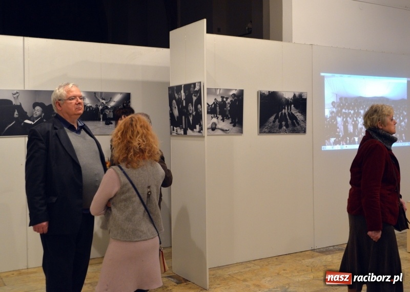 Zdjęcie w galerii na portalu naszraciborz.pl: Chasydzi w Lelowie w raciborskim Muzeum. Koncert i skrzynka piwa WIDEO wiadomości z regionu