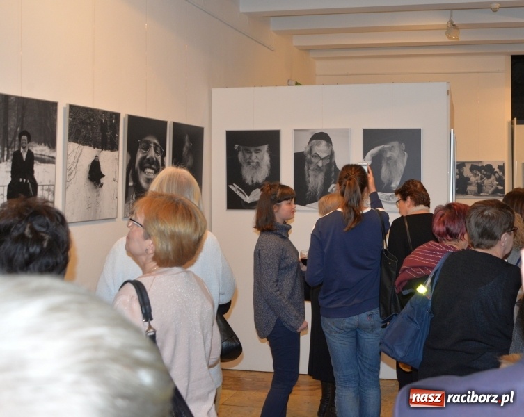 Zdjęcie w galerii na portalu naszraciborz.pl: Chasydzi w Lelowie w raciborskim Muzeum. Koncert i skrzynka piwa WIDEO wiadomości z regionu