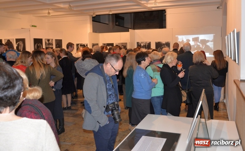 Zdjęcie w galerii na portalu naszraciborz.pl: Chasydzi w Lelowie w raciborskim Muzeum. Koncert i skrzynka piwa WIDEO wiadomości z regionu