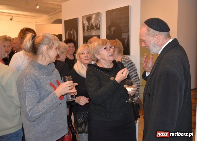 Zdjęcie w galerii na portalu naszraciborz.pl: Chasydzi w Lelowie w raciborskim Muzeum. Koncert i skrzynka piwa WIDEO wiadomości z regionu