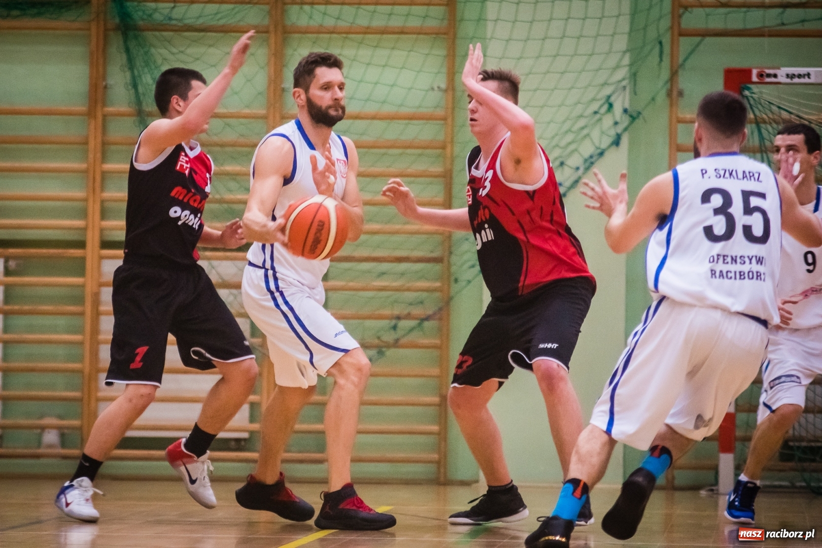 Zdjęcie w galerii na portalu naszraciborz.pl: Wygrana Ofensywy w starciu z ŻAK-iem wiadomości z regionu