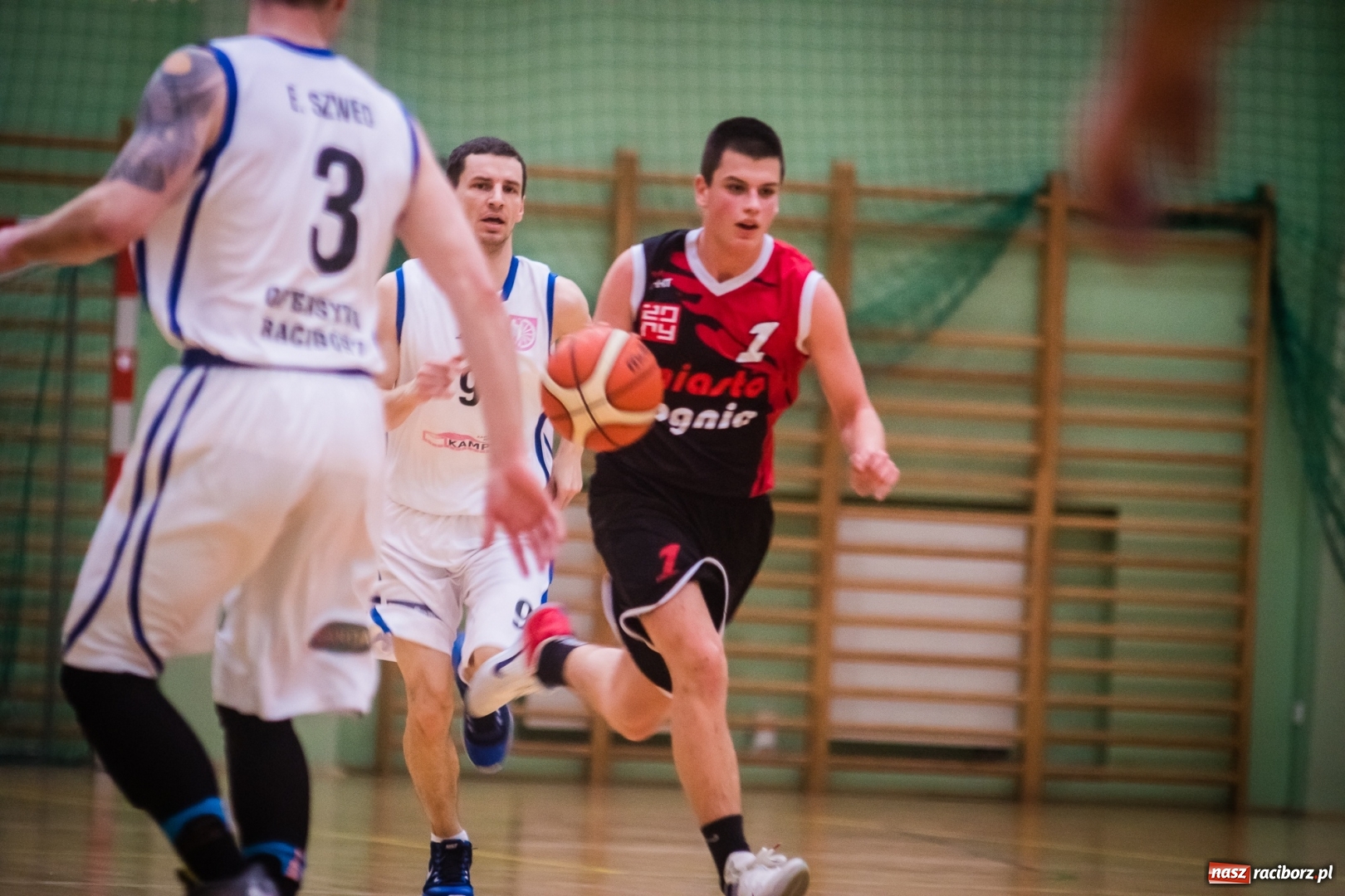 Zdjęcie w galerii na portalu naszraciborz.pl: Wygrana Ofensywy w starciu z ŻAK-iem wiadomości z regionu