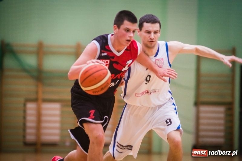 Zdjęcie w galerii na portalu naszraciborz.pl: Wygrana Ofensywy w starciu z ŻAK-iem wiadomości z regionu