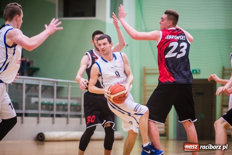 Zdjęcie w galerii na portalu naszraciborz.pl: Wygrana Ofensywy w starciu z ŻAK-iem wiadomości z regionu