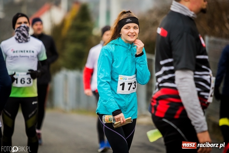 Zdjęcie w galerii na portalu naszraciborz.pl: VI Eko-Okna Cross po Ziemi Pietrowickiej. Na trasie ponad 200 biegaczy  wiadomości z regionu