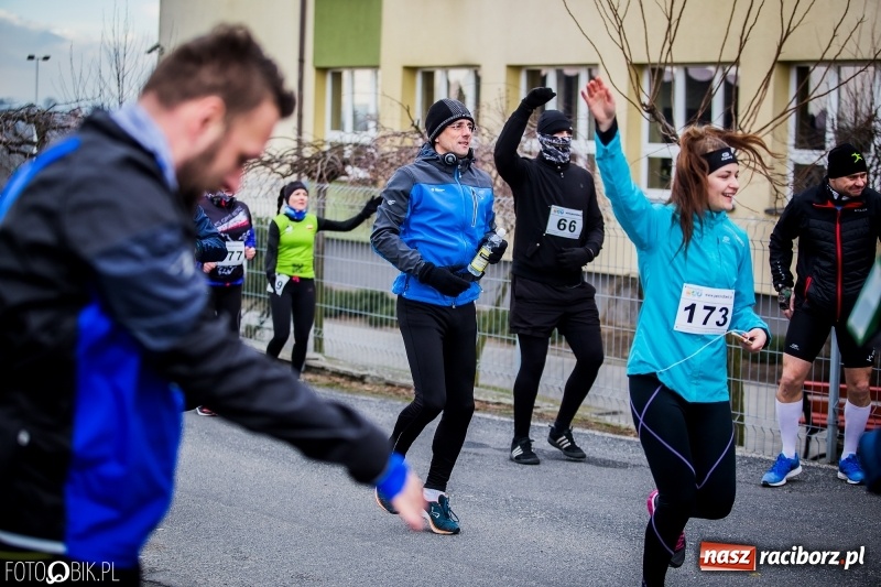 Zdjęcie w galerii na portalu naszraciborz.pl: VI Eko-Okna Cross po Ziemi Pietrowickiej. Na trasie ponad 200 biegaczy  wiadomości z regionu