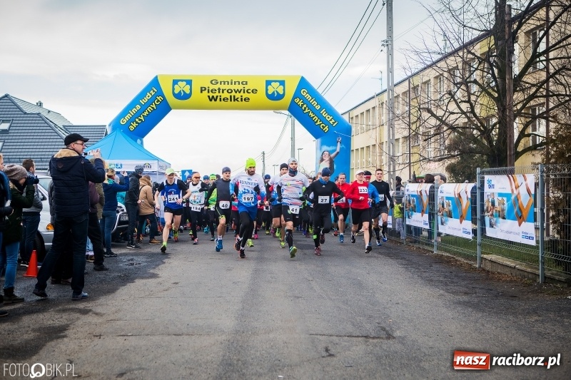 Zdjęcie w galerii na portalu naszraciborz.pl: VI Eko-Okna Cross po Ziemi Pietrowickiej. Na trasie ponad 200 biegaczy  wiadomości z regionu