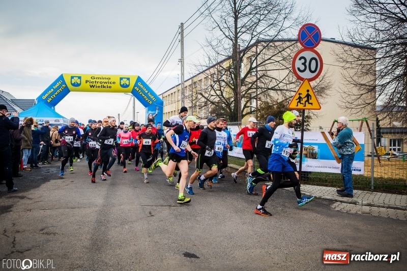 Zdjęcie w galerii na portalu naszraciborz.pl: VI Eko-Okna Cross po Ziemi Pietrowickiej. Na trasie ponad 200 biegaczy  wiadomości z regionu