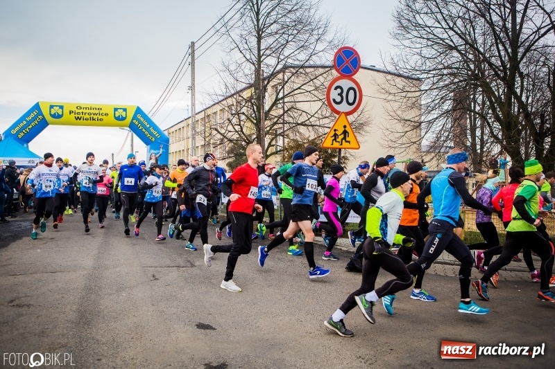 Zdjęcie w galerii na portalu naszraciborz.pl: VI Eko-Okna Cross po Ziemi Pietrowickiej. Na trasie ponad 200 biegaczy  wiadomości z regionu