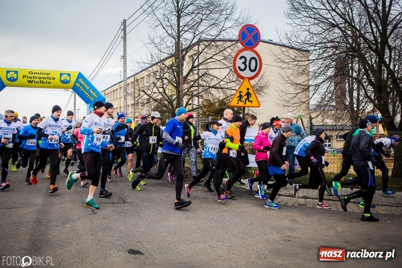 Zdjęcie w galerii na portalu naszraciborz.pl: VI Eko-Okna Cross po Ziemi Pietrowickiej. Na trasie ponad 200 biegaczy  wiadomości z regionu