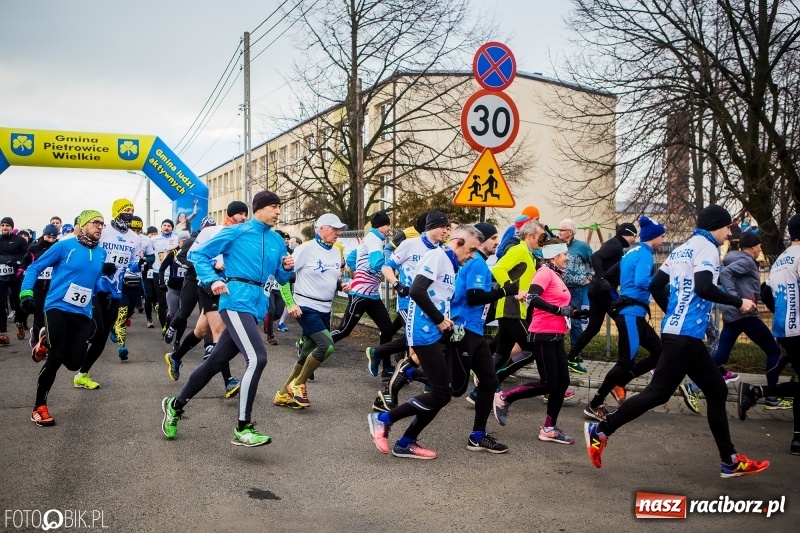 Zdjęcie w galerii na portalu naszraciborz.pl: VI Eko-Okna Cross po Ziemi Pietrowickiej. Na trasie ponad 200 biegaczy  wiadomości z regionu