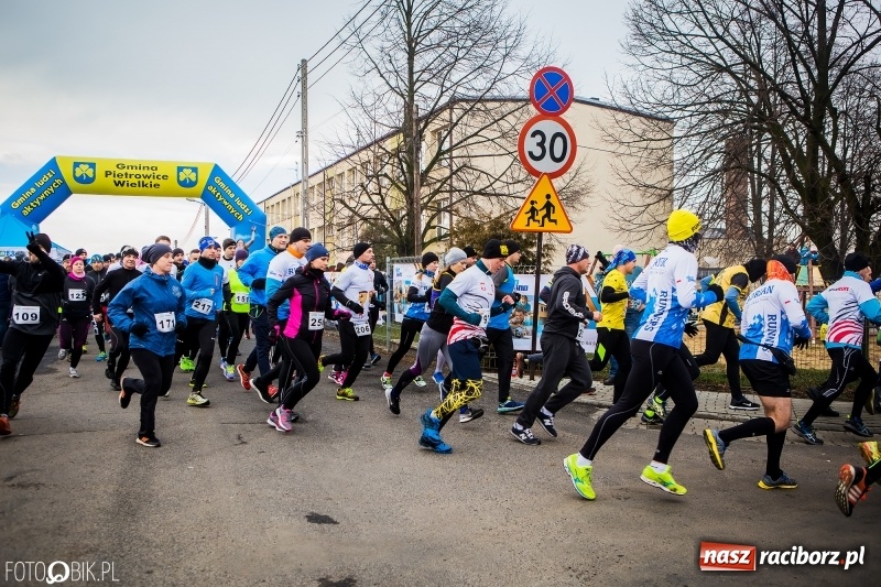 Zdjęcie w galerii na portalu naszraciborz.pl: VI Eko-Okna Cross po Ziemi Pietrowickiej. Na trasie ponad 200 biegaczy  wiadomości z regionu