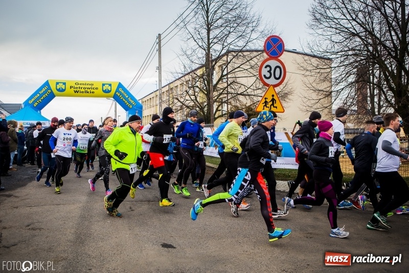 Zdjęcie w galerii na portalu naszraciborz.pl: VI Eko-Okna Cross po Ziemi Pietrowickiej. Na trasie ponad 200 biegaczy  wiadomości z regionu