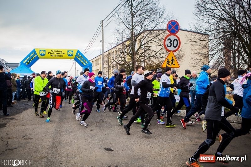 Zdjęcie w galerii na portalu naszraciborz.pl: VI Eko-Okna Cross po Ziemi Pietrowickiej. Na trasie ponad 200 biegaczy  wiadomości z regionu