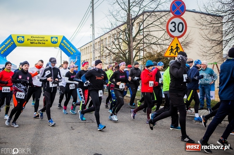 Zdjęcie w galerii na portalu naszraciborz.pl: VI Eko-Okna Cross po Ziemi Pietrowickiej. Na trasie ponad 200 biegaczy  wiadomości z regionu