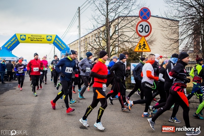 Zdjęcie w galerii na portalu naszraciborz.pl: VI Eko-Okna Cross po Ziemi Pietrowickiej. Na trasie ponad 200 biegaczy  wiadomości z regionu