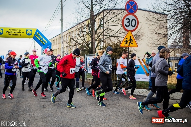 Zdjęcie w galerii na portalu naszraciborz.pl: VI Eko-Okna Cross po Ziemi Pietrowickiej. Na trasie ponad 200 biegaczy  wiadomości z regionu