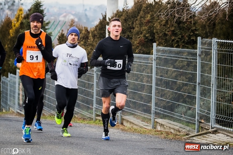 Zdjęcie w galerii na portalu naszraciborz.pl: VI Eko-Okna Cross po Ziemi Pietrowickiej. Na trasie ponad 200 biegaczy  wiadomości z regionu
