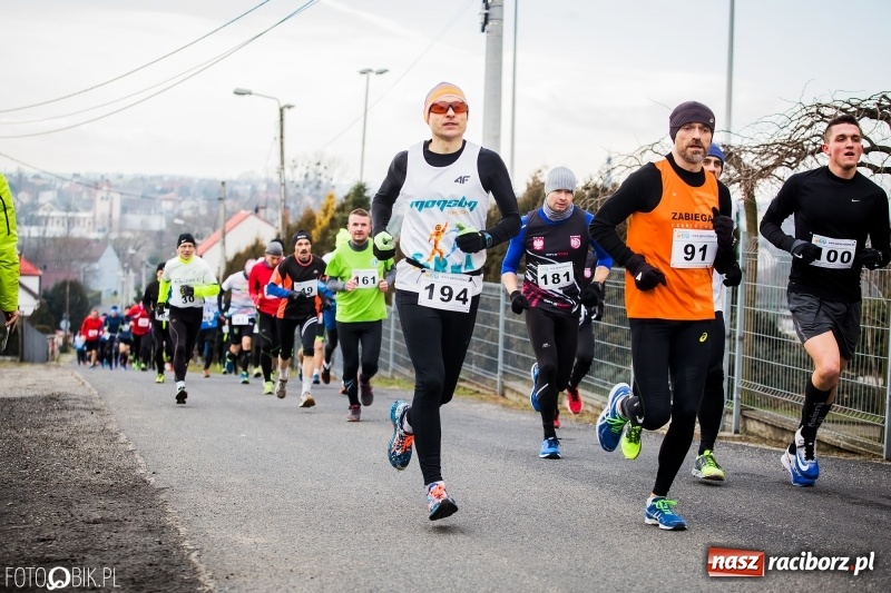 Zdjęcie w galerii na portalu naszraciborz.pl: VI Eko-Okna Cross po Ziemi Pietrowickiej. Na trasie ponad 200 biegaczy  wiadomości z regionu
