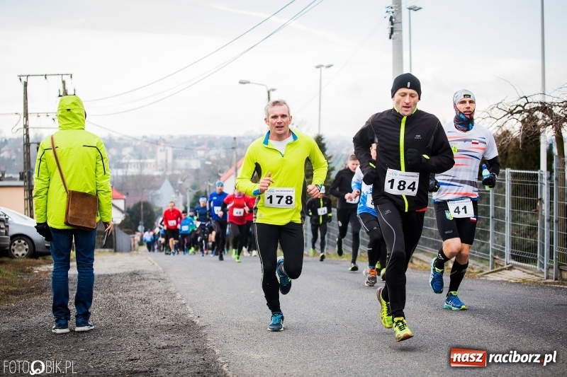 Zdjęcie w galerii na portalu naszraciborz.pl: VI Eko-Okna Cross po Ziemi Pietrowickiej. Na trasie ponad 200 biegaczy  wiadomości z regionu