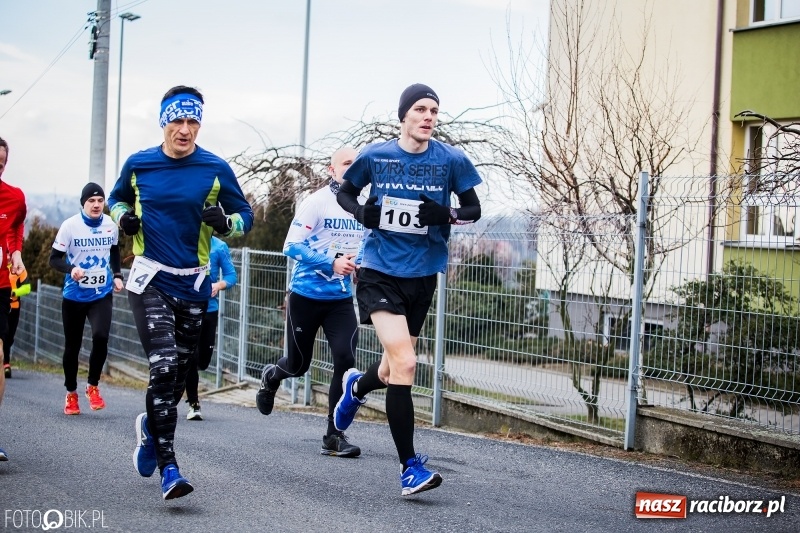 Zdjęcie w galerii na portalu naszraciborz.pl: VI Eko-Okna Cross po Ziemi Pietrowickiej. Na trasie ponad 200 biegaczy  wiadomości z regionu