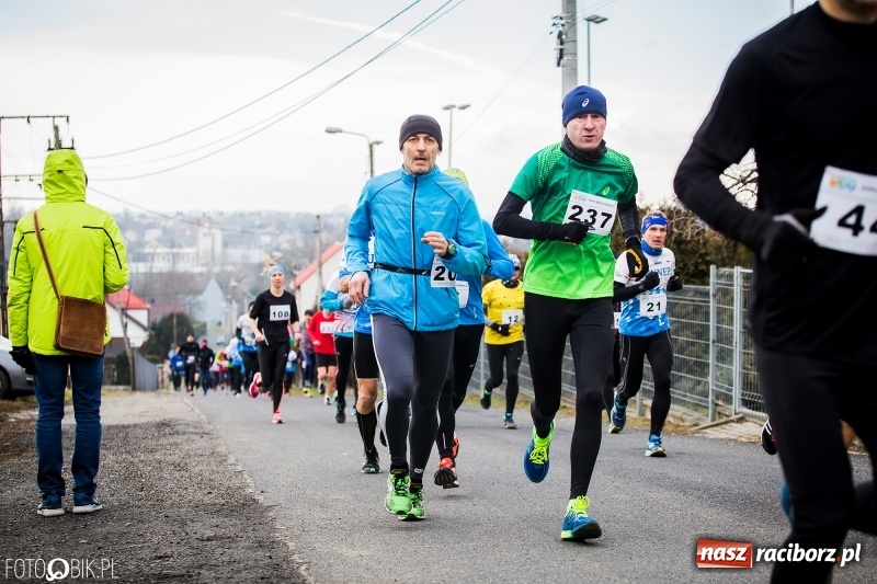 Zdjęcie w galerii na portalu naszraciborz.pl: VI Eko-Okna Cross po Ziemi Pietrowickiej. Na trasie ponad 200 biegaczy  wiadomości z regionu