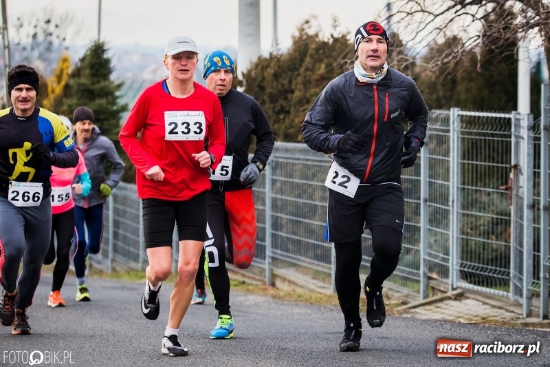 Zdjęcie w galerii na portalu naszraciborz.pl: VI Eko-Okna Cross po Ziemi Pietrowickiej. Na trasie ponad 200 biegaczy  wiadomości z regionu